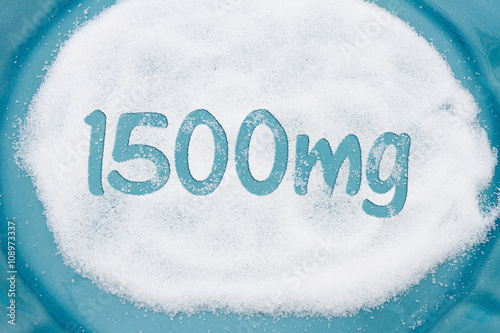 Close-up of Teal Plate with a lot of salt with text 1500 mg