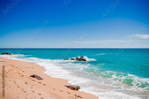 Plage, soleil et mer bleue