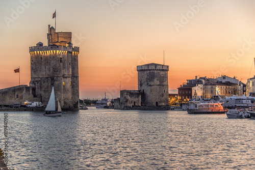 Tours Saint Nicolas et de la chaine,Vieux Port, La Rochelle, France