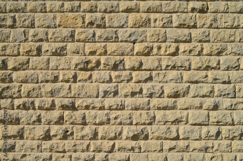 Détail d'un mur en pierre de Caen.