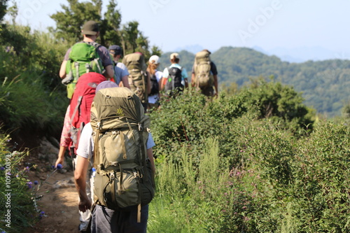 Randonneurs de montagne en groupe