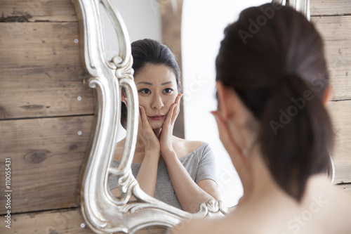 Women are staring at their own in the mirror