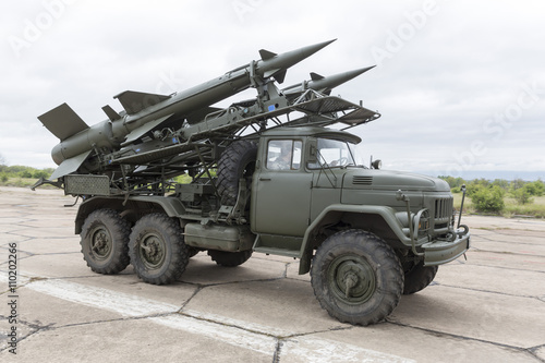 Mobile antiaircraft missile complex