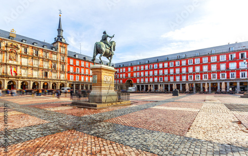 Plaza Mayor z posągiem króla Filipa III w Madrycie, Hiszpania