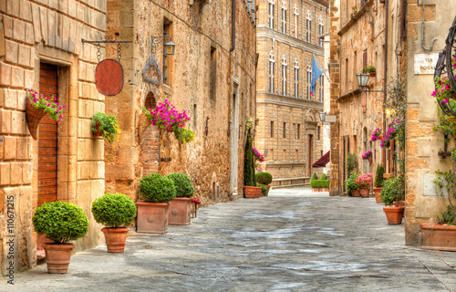 Kolorowa ulica w Pienza, Tuscany, Włochy