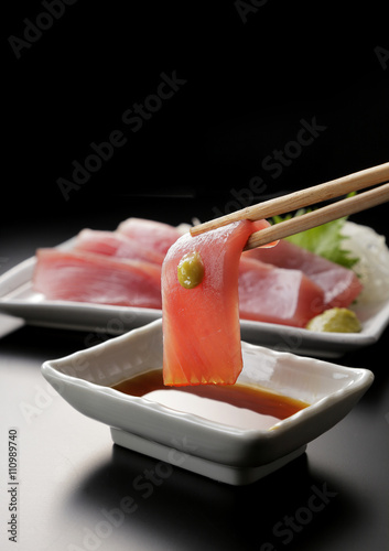 まぐろの刺身 Sliced raw yellow fin tuna