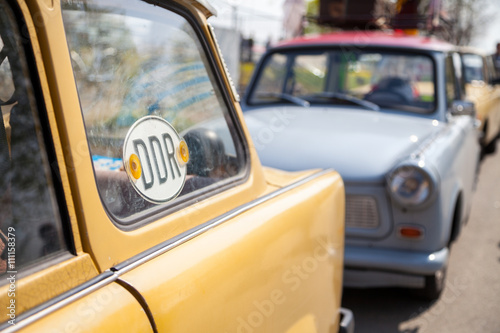 DDR Schild an deutschem Trabant