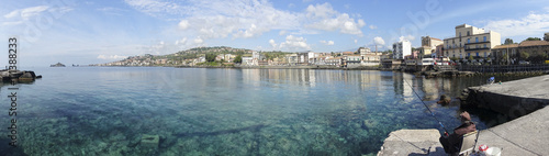 Panorama del molo di Capomulini, Sicilia