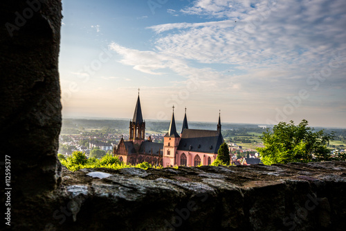 Blick auf die Katharinenkiche in Oppenheim von der Burg Landskron aus