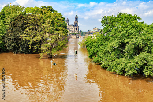 Hochwasser am Terassenufer in Dresden