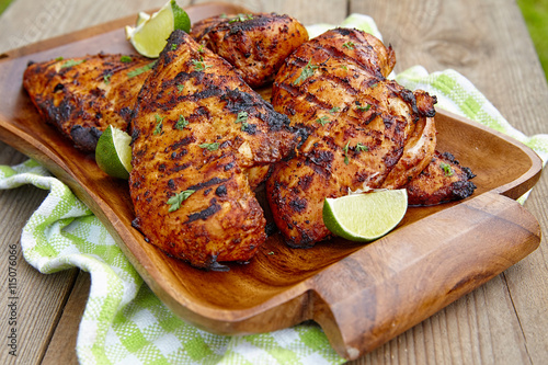 Grilled chicken breast with lime