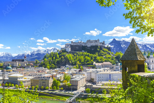 Historische Stadt Salzburg an der Salzach im Frühling