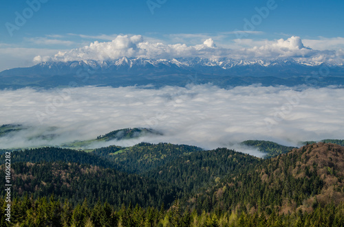 Gorce,Turbacz ,Lubań panorama na Tatry ,krzyż papieski na Lubaniu