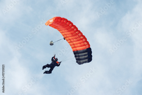 Acrobatic parachutist