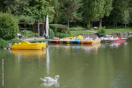 Lac de Contrexéville et sa base nautique de pédalos