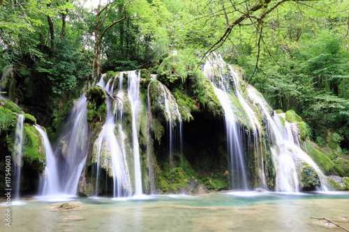 Cascades des tufs de la reculée des Planches près d'Arbois