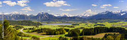 Panorama Landschaft in Bayern mit Berge im Allgäu