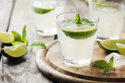 Summer cocktail with lime and mint