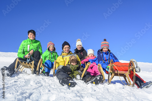 Spass und Gaudi mit den Kindern im Schnee