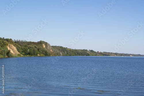  Spokojny dzień nad jeziorem