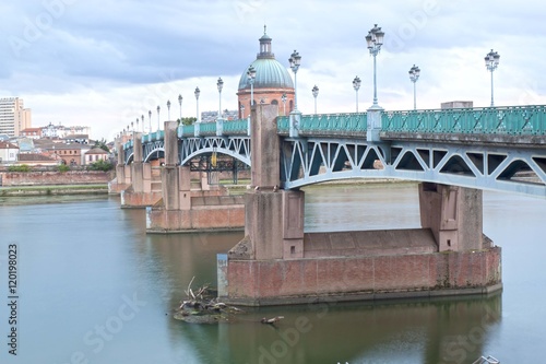 Saint Pierre bridge over Garonne river in Toulouse