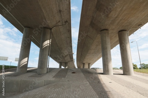 Sotto l'autostrada