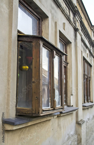 Old window on a house in Sremski Karlovci. Kibic fenster .