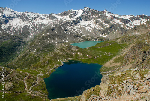 Panorama sul lago serrù e lago agnel, Colle Nivolet, Ceresole reale, parco Gran Paradiso