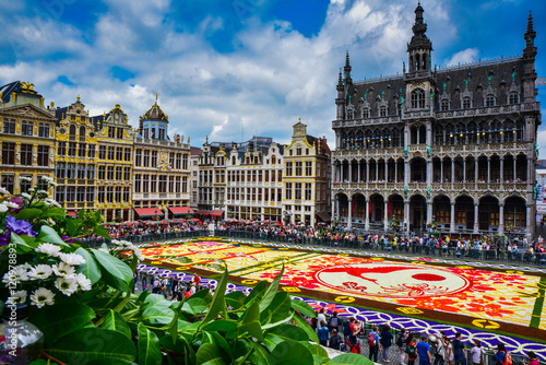 Tapis de fleurs sur la Grand-lpace de Bruxelles, célébrant l'amitié entre la Belgique et le Japon