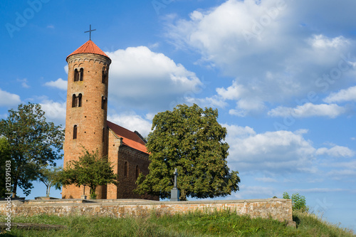 Romański kościół pod wezwaniem świętego Idziego w Inowłodzu.