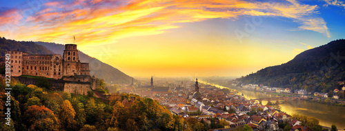 Heidelberg kurz nach Sonnenuntergang, Panorama mit warmen Farben