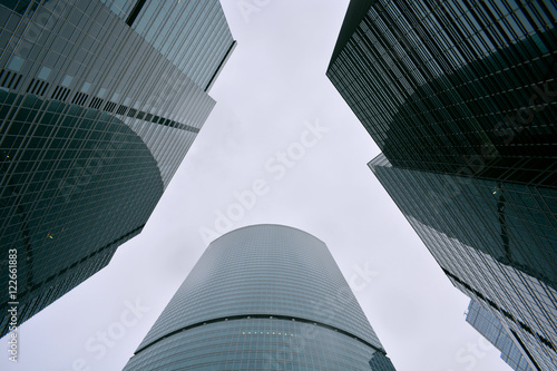 Три небоскреба "МоскваСити" с низу в верх