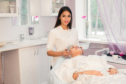 Woman cosmetologist to work in beauty salon