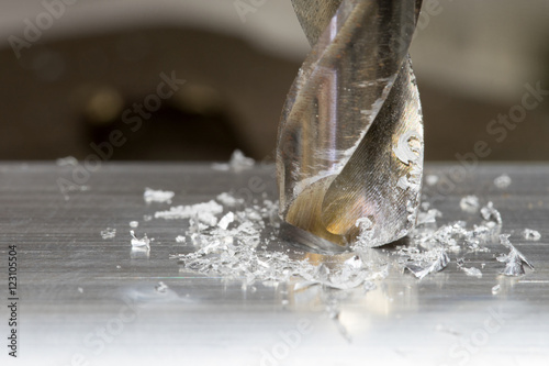 Bohrmaschine / bohren mit einer Ständerbohrmaschine