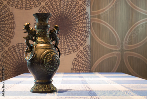 Antiquarian bronze vase