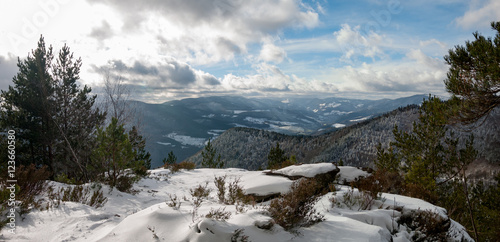 Vallée de Sainte-Marie-aux-Mines en Alsace et Le Chalmont en hiver, vue sur les hauteurs de La Vancelle