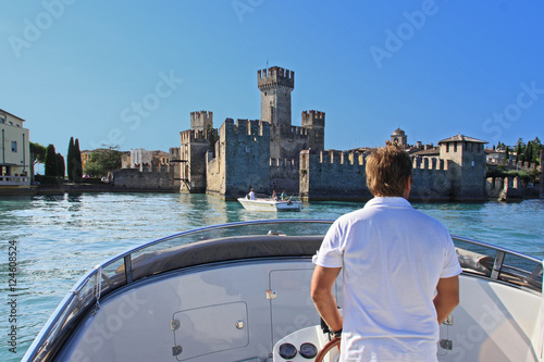 Sirmione, castello visto da una barca