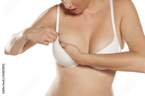 woman in a white bra has pain in breasts