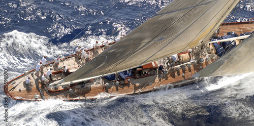 Super Yacht Racing