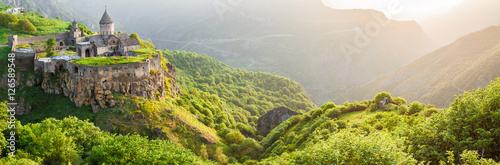 Antyczny monaster w położenia słońcu. Tatev. Armenia