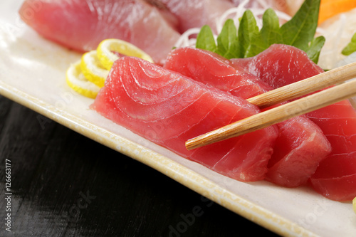 メバチマグロの刺身 Sliced raw bigeye tuna