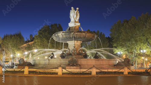Aix-en-Provence - fontaine La Rotonde