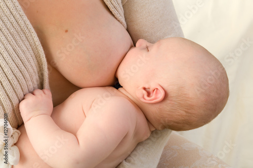 7 week old baby breastfeeding