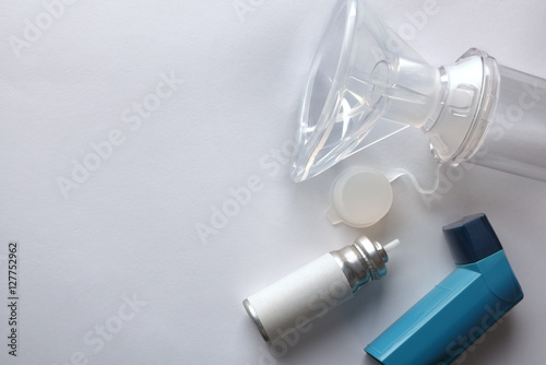 Cartridge and blue inhaler and chamber and mask top view