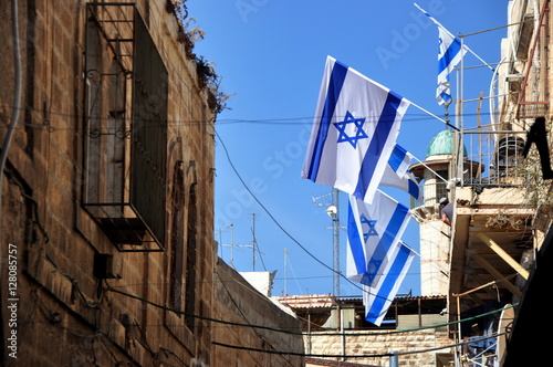 Israelische Flaggen in der Altstadt von Jerusalem