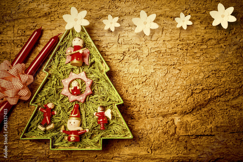 Cheerful Christmas tree card. Copyspace.