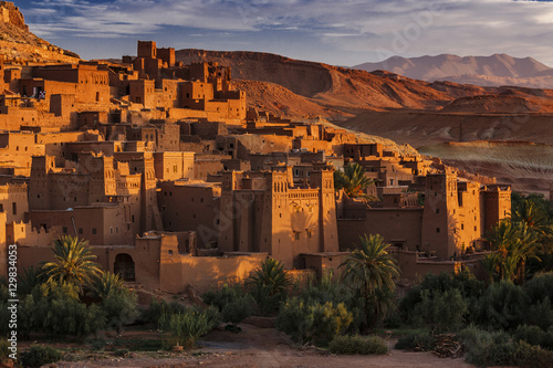 Ait Ben Haddou, Marokko, Kasbah, Unesco Weltkulturerbe, 16.10.2016, im Hintergrung der Hohe Atlas 