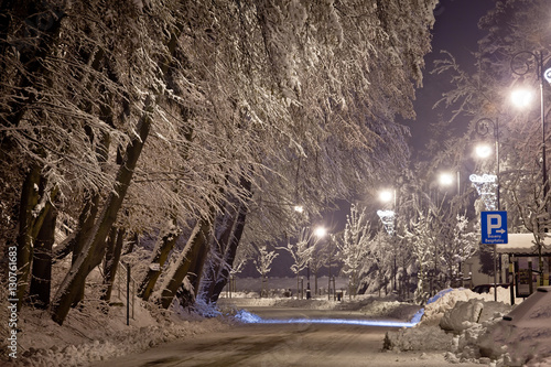 Mroźna zimowa noc w Muszynie w górach. Frozen winter night in the mountain in Muszyna - Poland. 