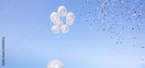 Palloncini e coriandoli alla festa