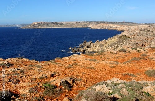 Wybrzeże Morza Śródziemnego w rejonie miejscowości Mellieha na Malcie